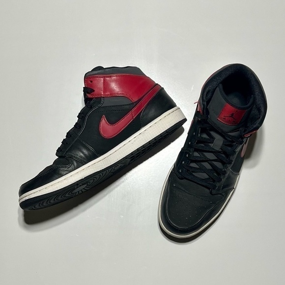 ?nike Air Jordan 1 Mid \'Gym Red\' Men\'s Sneaker Size 11.5 Black Red 554724-024 main image 12